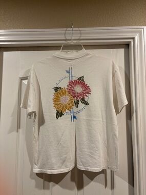 O”Neill white Graphic Tee with flowers size S new women’s